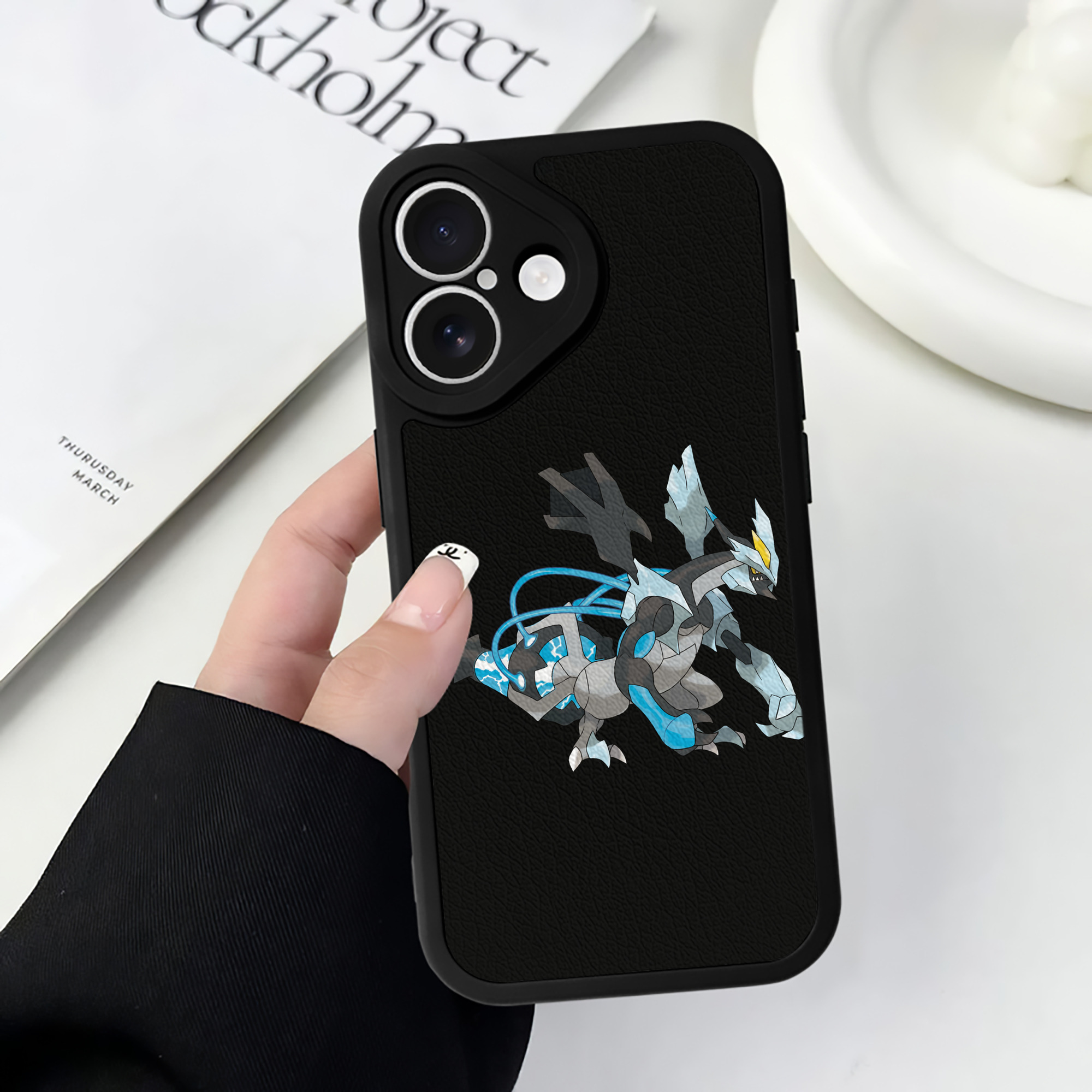 （画像用） ポケットモンスター Pokémon 【iPhone 16シリーズ対応】シリコンスマホケース（レザー調） 材質：シリコン